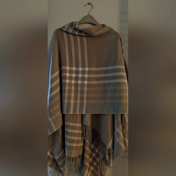 Cozy Poncho /wrap - Picture 3 of 3